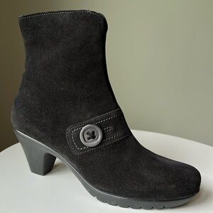 La Canadienne Black Suede Mid-Heeled Ankle Boots Waterproof Side Zip 29676 US 8